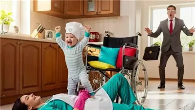تظاهر مليونير بالسفر فعاد ليجد معجزة في مطبخه قلبت حياته وابنه للابد 